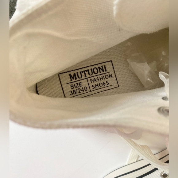 Size 7 High Top White sneakers with flowers designs - Picture 4 of 8